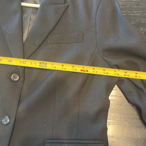 Like new, Pendleton black, virgin wool blazer. - Picture 9 of 10
